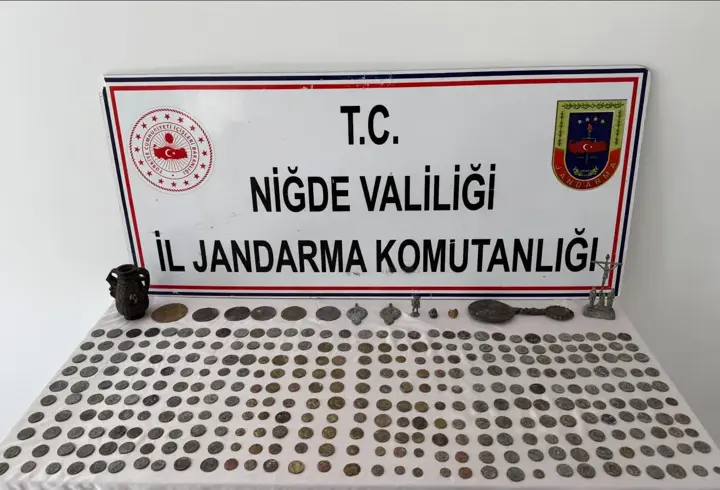 Niğde Otogarı'nda 334 parça tarihi eser ele geçirildi