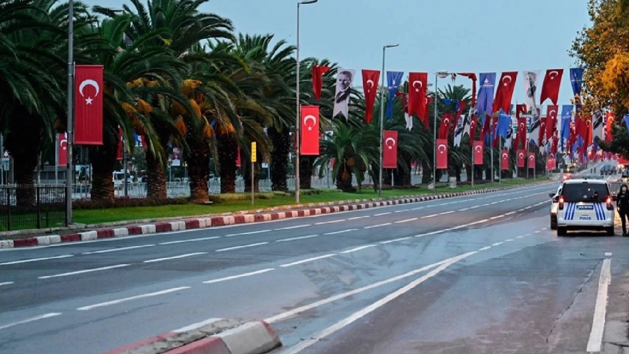 İstanbul'da 29 Ekim Cumhuriyet Bayramı Nedeniyle Bazı Yollar Trafiğe Kapatıldı