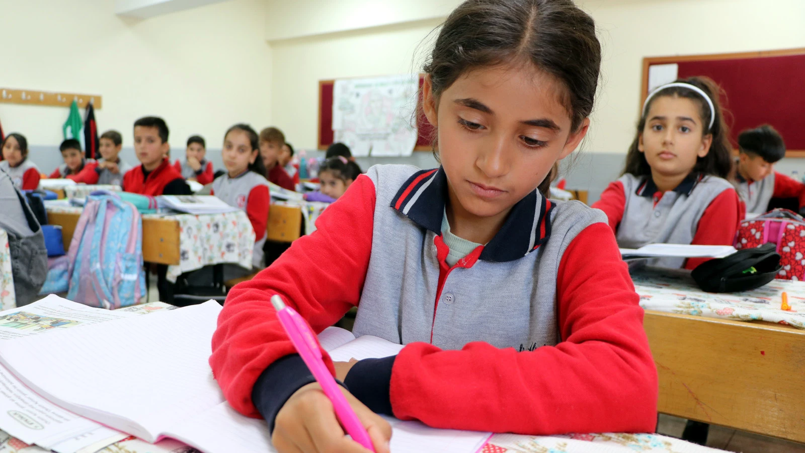 Bir zamanlar tek başına okurken şimdi 32 kişilik sınıfta eğitim görüyor