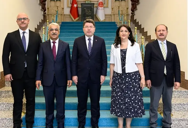SON DAKİKA HABERİ: DEM Parti heyeti, Salı günü Bakan Tunç ile görüşecek