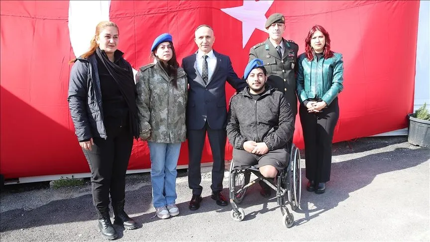 MSB'nin girişimleriyle afetzede genç kız, kendisine parka veren albayla buluştu