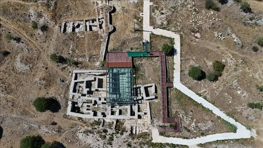 Hadrianopolis Antik Kenti yapay zeka destekli QR kodla gezilebilecek