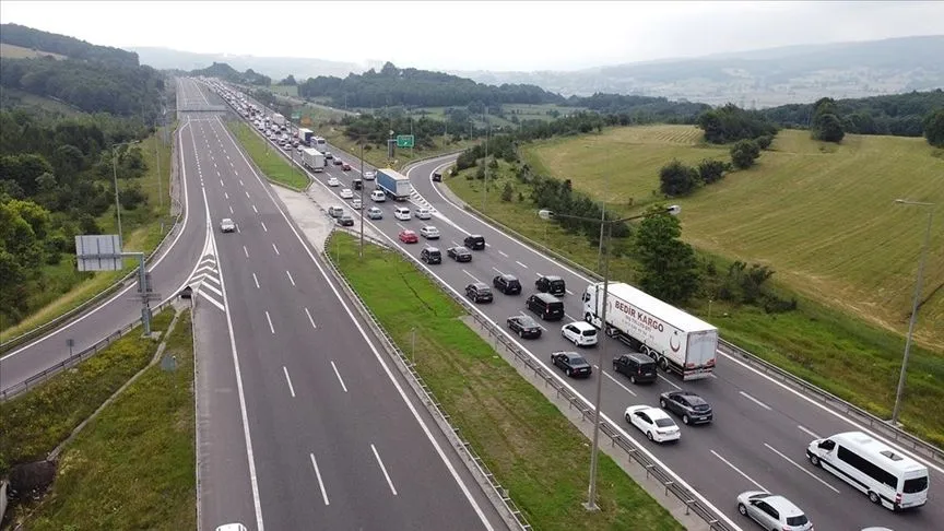 Emniyetten uzun yol sürücülerine "yol hipnozu" uyarısı