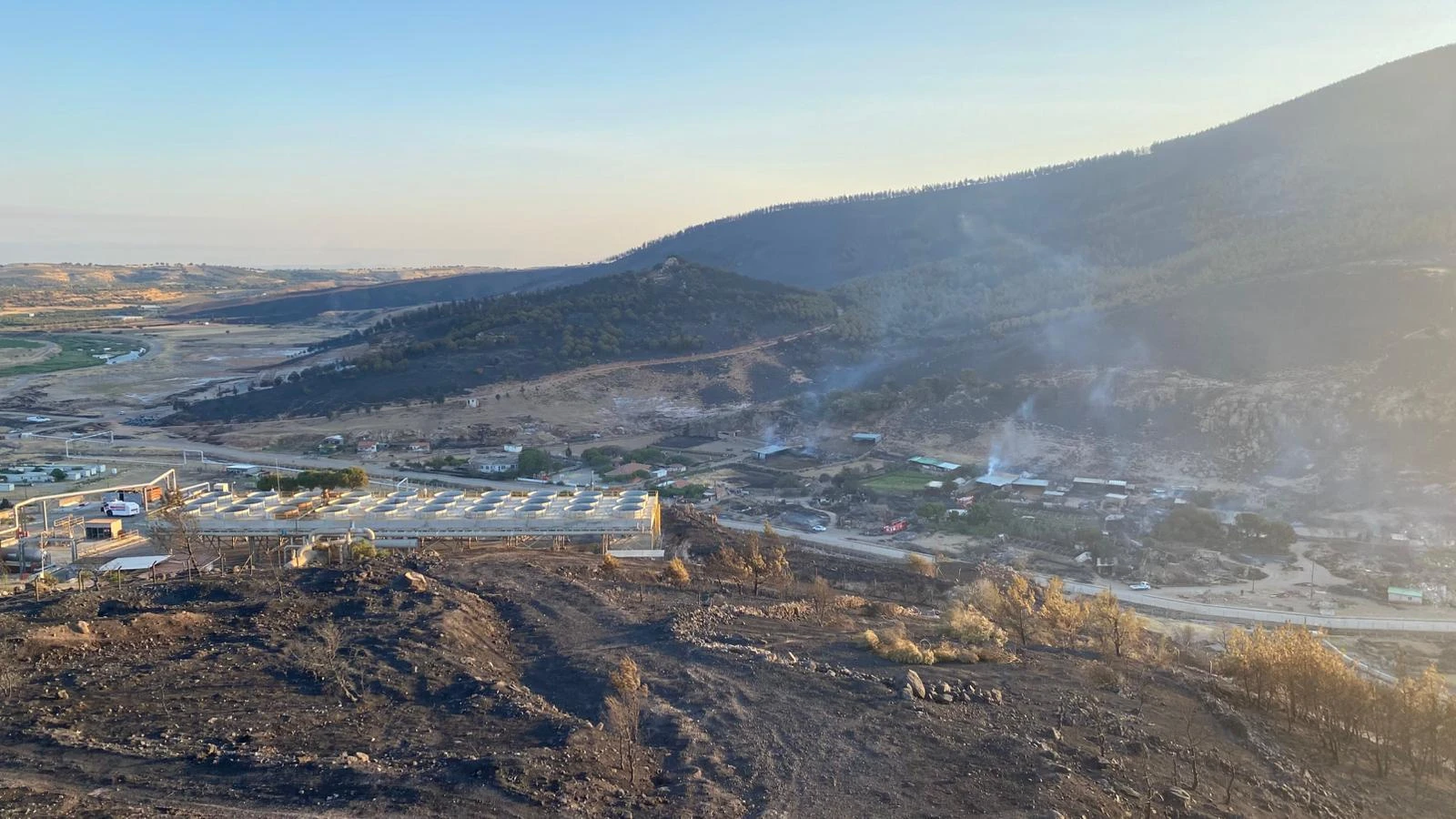 Ayvacık'ta çıkan orman yangınına havadan ve karadan müdahale ediliyor