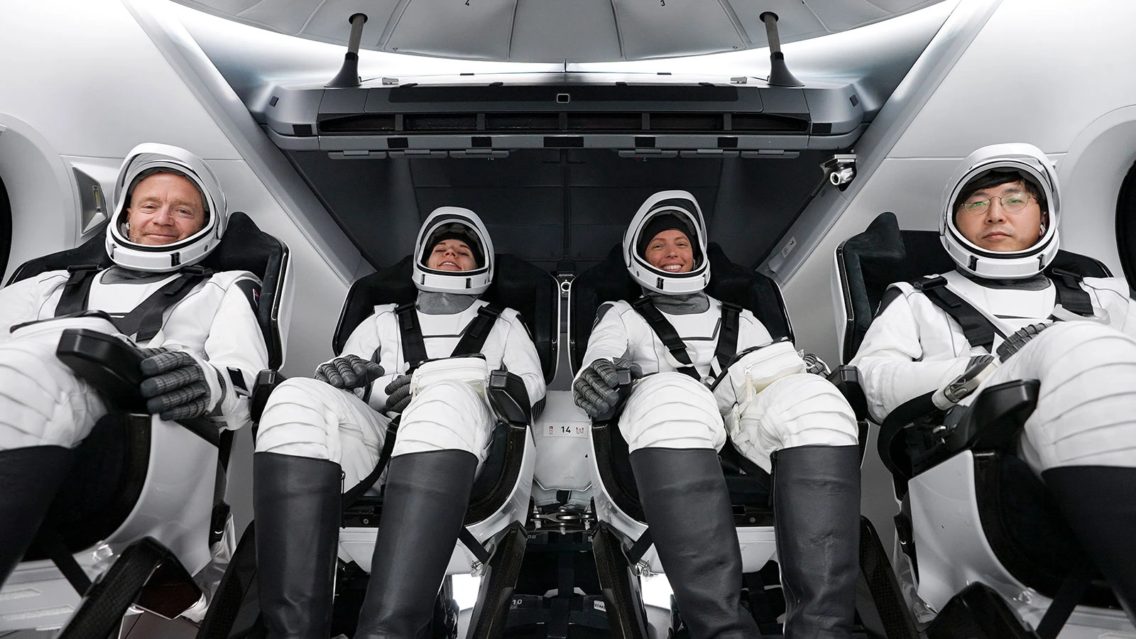 SpaceX, kutup yörüngesine ilk insanlı uzay uçuşunu gerçekleştirdi