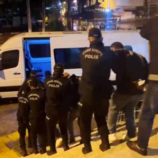 Mersin'de İki İşletmeye Fuhuş Operasyonu: 6 Şüpheli Tutuklandı