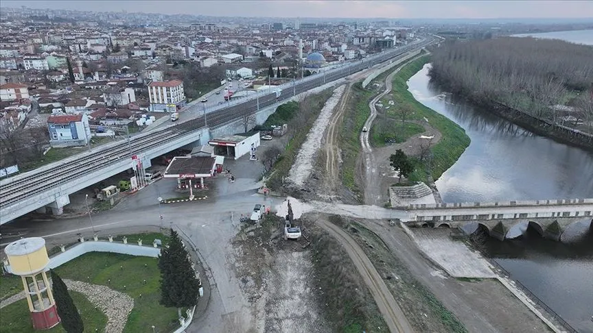 Edirne'de Tunca Köprüsü girişindeki hemzemin geçit kaldırılıyor