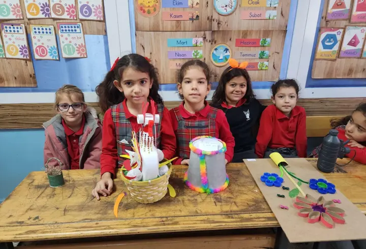 Öğrenciler atık malzemelerle yaratıcılıklarını geliştirdi