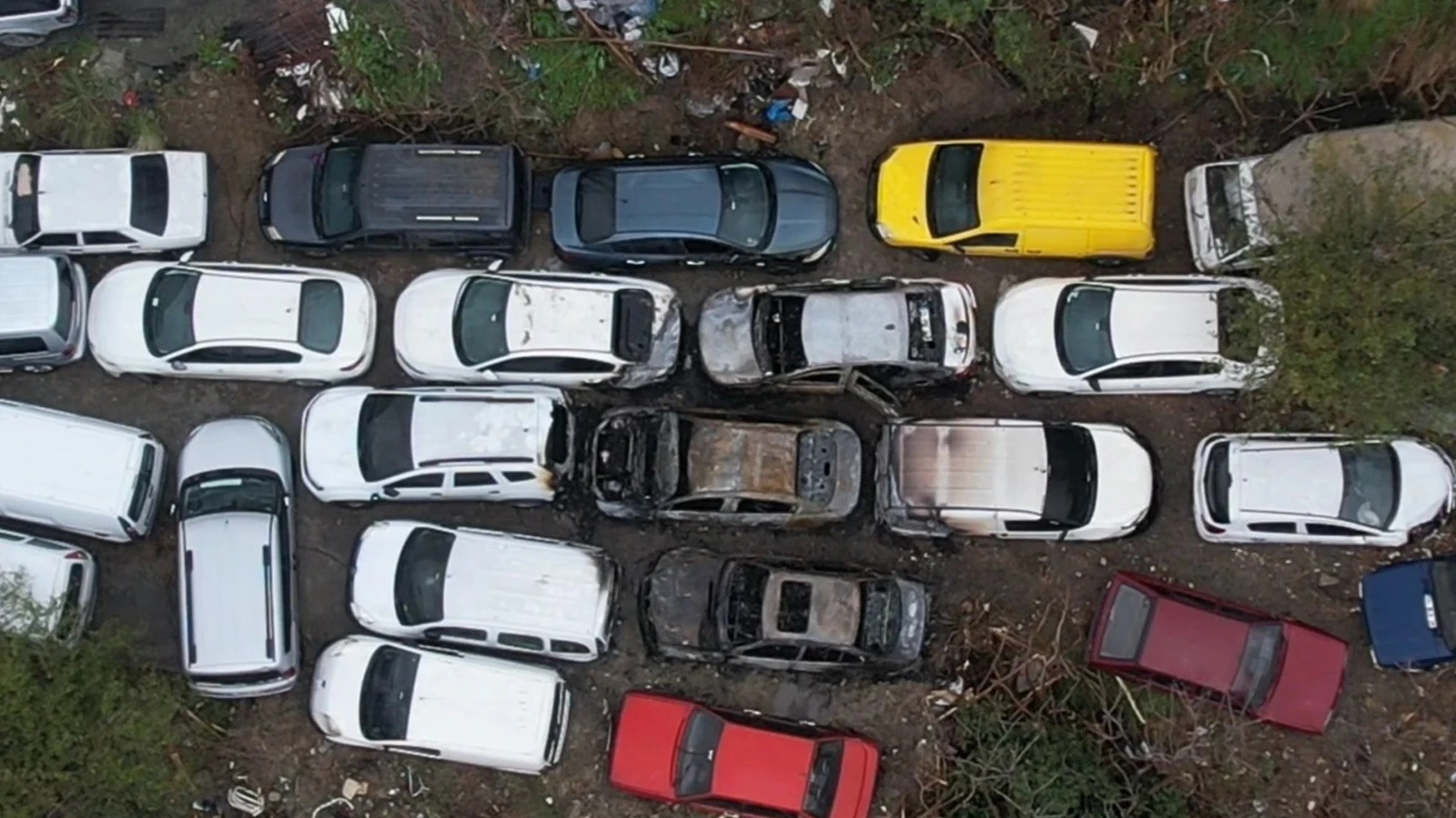 İstanbul'da dehşet anları! 14 otomobil alev alev yandı