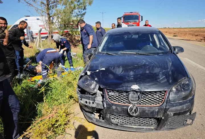 Mardin’de otomobille çarpışan motosikletli ağır yaralandı