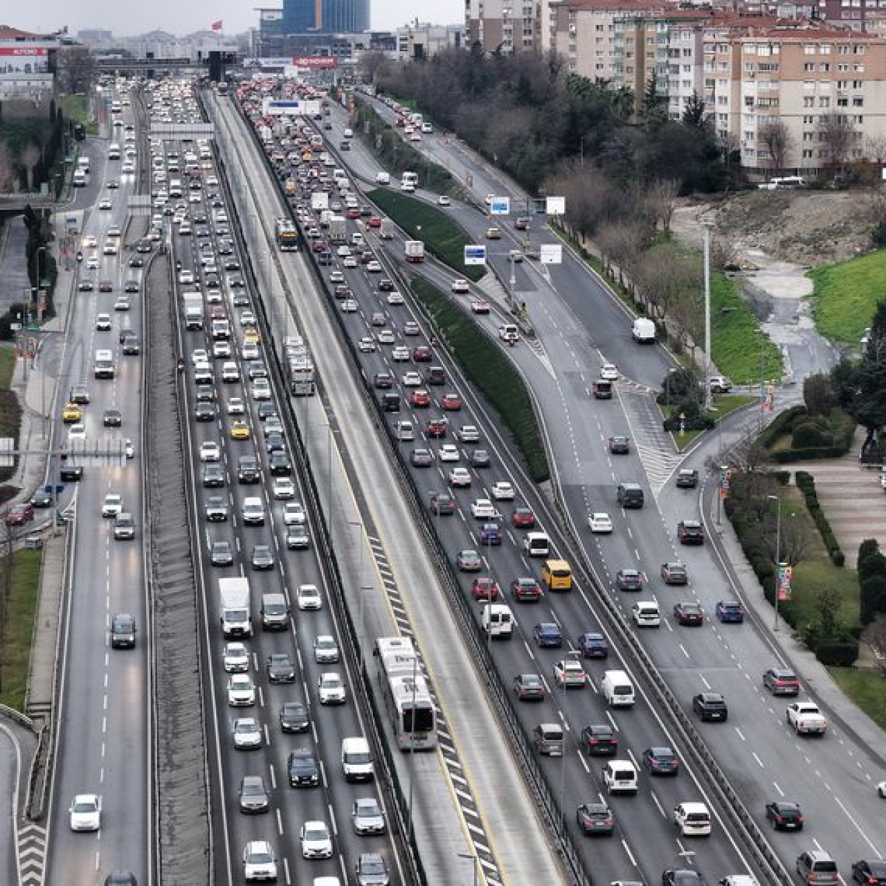 İstanbul'da trafik yoğunluğu yüzde 87'ye çıktı