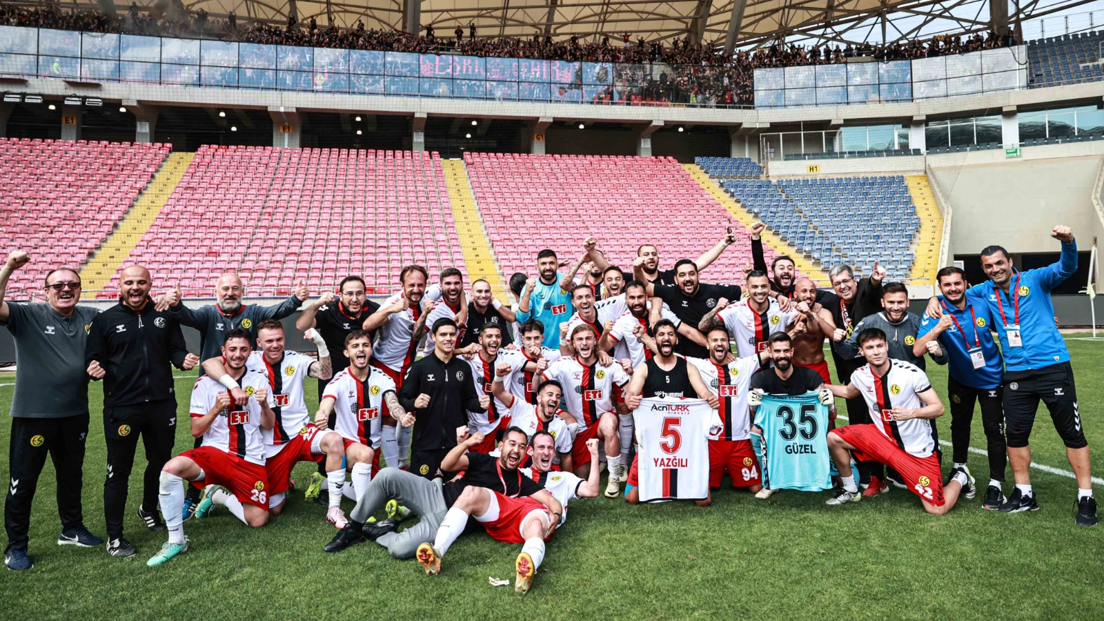 Eskişehirspor şampiyon olarak 3. Lig'e yükseldi