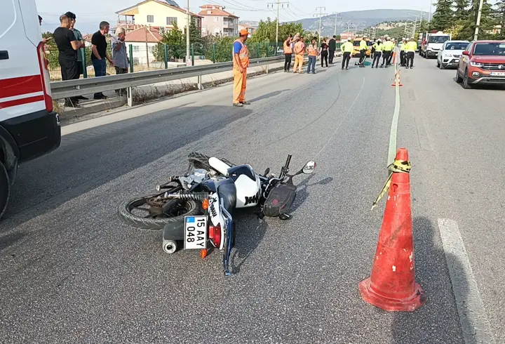 Motosikletiyle bariyere çarpan sürücü hayatını kaybetti