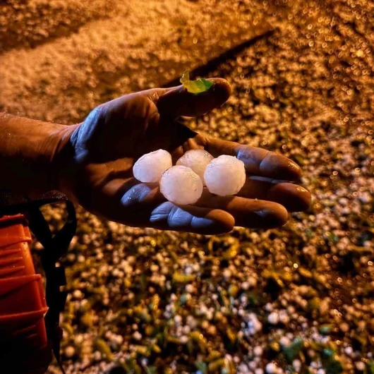 Elazığ’da Ceviz Büyüklüğünde Dolu Yağdı