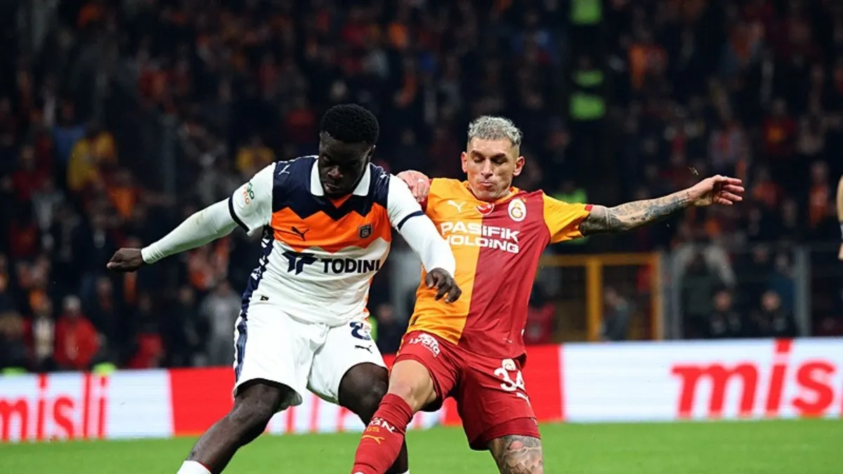 Galatasaray-Başakşehir maçında kırmızı kart çıktı! İşte o pozisyon
