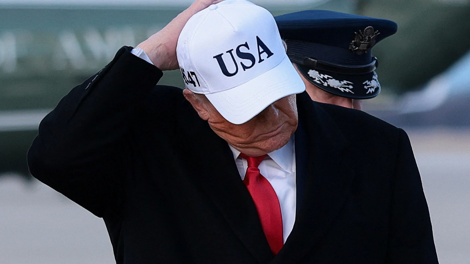 Trump, NATO'dan Danimarka'ya talimat vermesini istedi