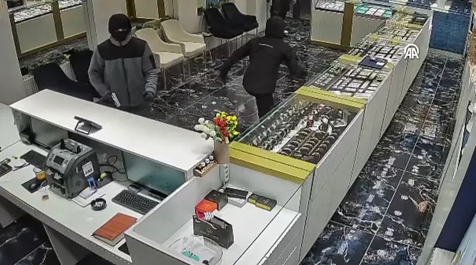 Kuyumcu soygunu: Silah da bilezikler de sahte çıktı