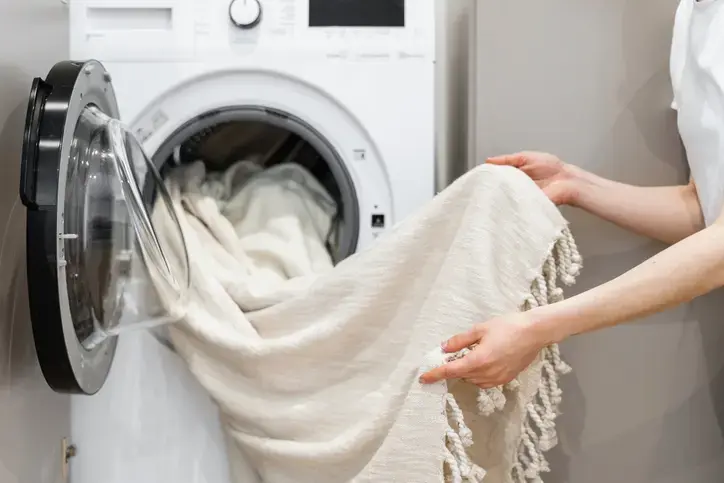 Çamaşır Makinesine 2 Tane Atmak Yetiyor: Elektrik Faturasını Yarı Yarıya Düşürüyor...