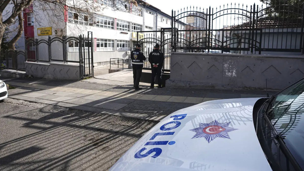 Okullara Kamera Ve Dedektör Yerleştirmek Şiddet Sorununu Çözmeyecek