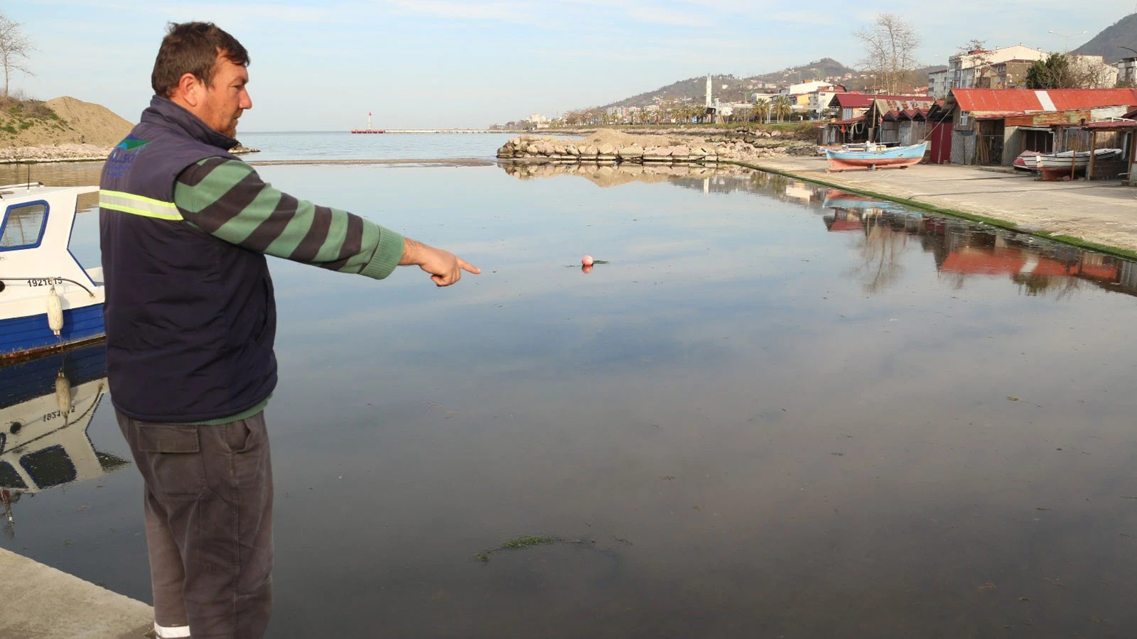 Giresun'da liman girişi kumla doldu, balıkçılar mahsur kaldı