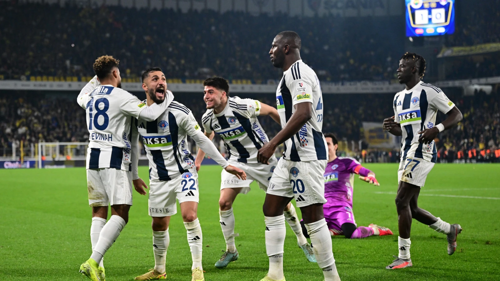 İrfan Can Kahveci, Kadıköy'deki sevince katılmadı