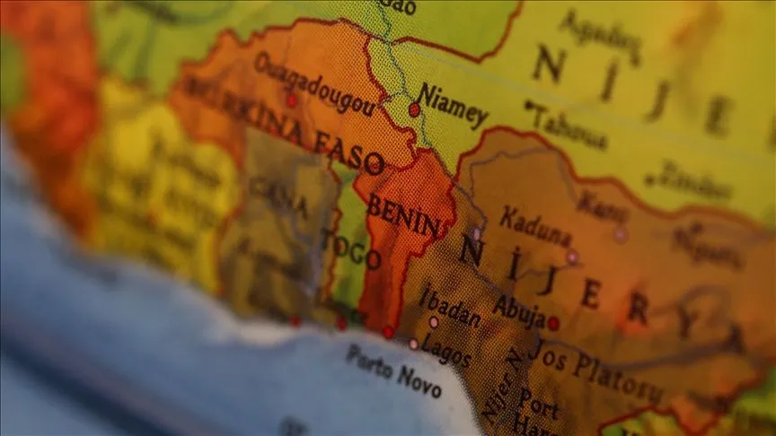 Benin'de devlet televizyonu yayınında bir grup asker, darbe yaptıklarını duyurdu