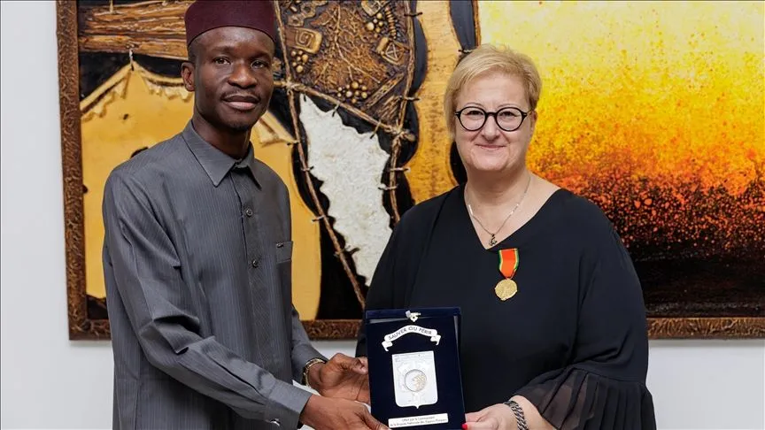 Senegal'den Türkiye'nin Dakar Büyükelçisi Nur Sağman'a Şeref Madalyası