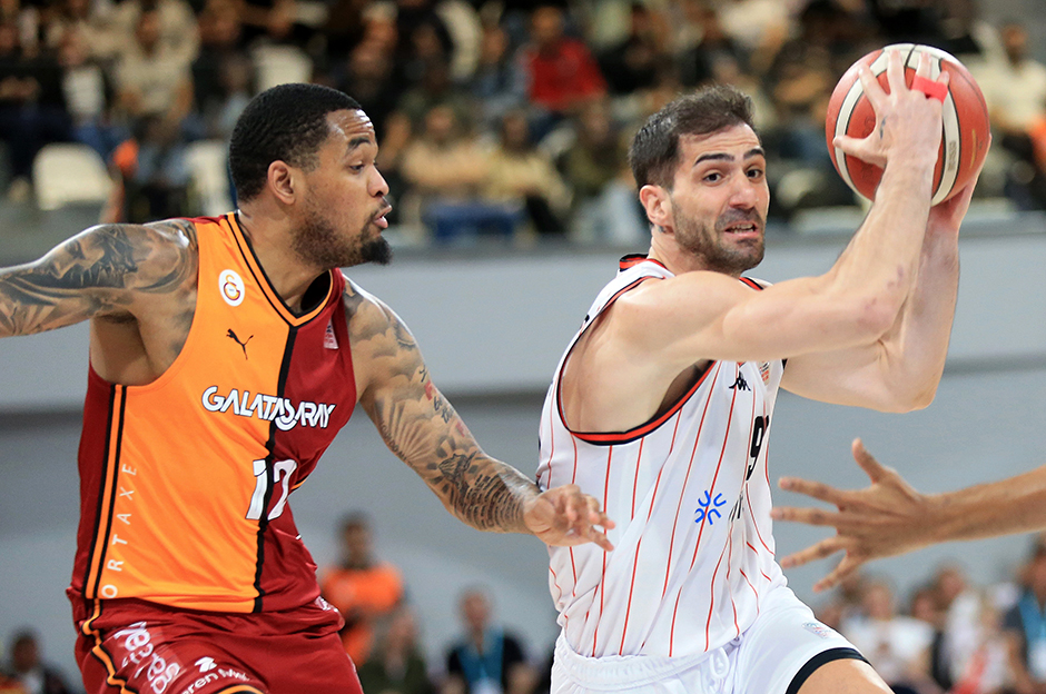 Manisa Basket'ten Galatasaray karşısında farklı galibiyet