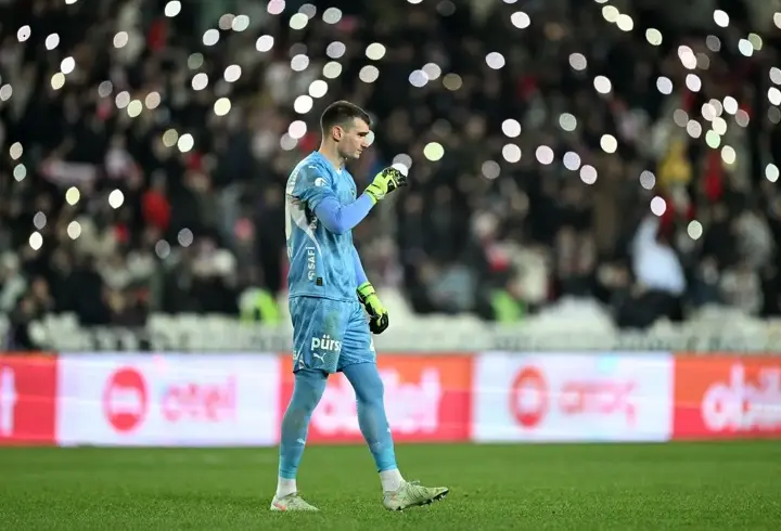 Hayalleri tepetaklak olan Livakovic, devre arasında ayrılabilir!