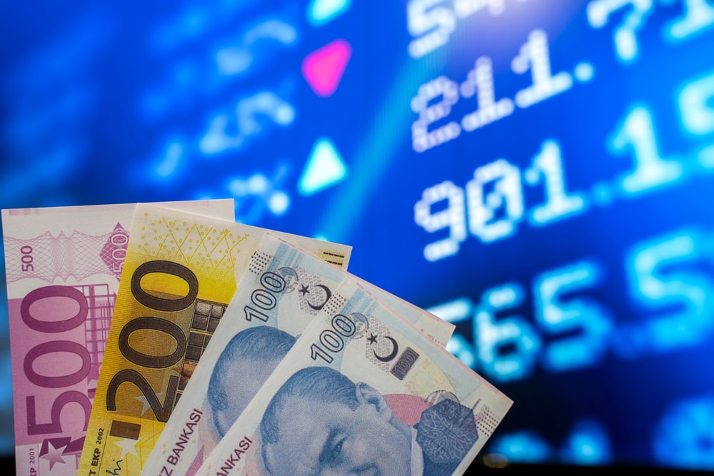 Döviz kurları atağa geçti: Euro rekor kırdı