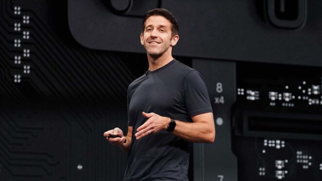 Apple’ın donanım şefi John Ternus, artık tasarım ekiplerini de yönetiyor