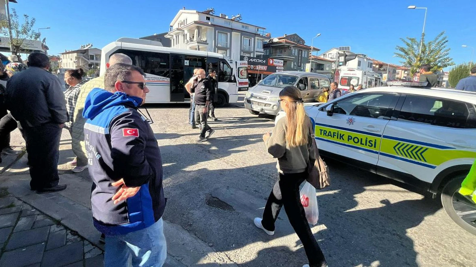 Muğla'da yolcu midibüsü ile minibüs çarpıştı: Çok sayıda yaralı var