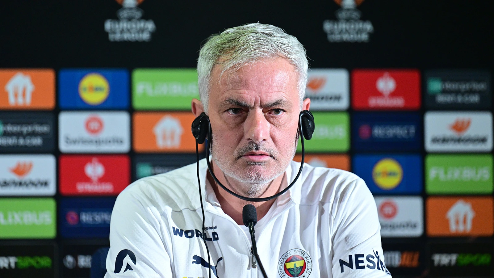 Jose Mourinho: "Ligi temizlemek için mücadele eden bir kulüp için çalışıyorum"
