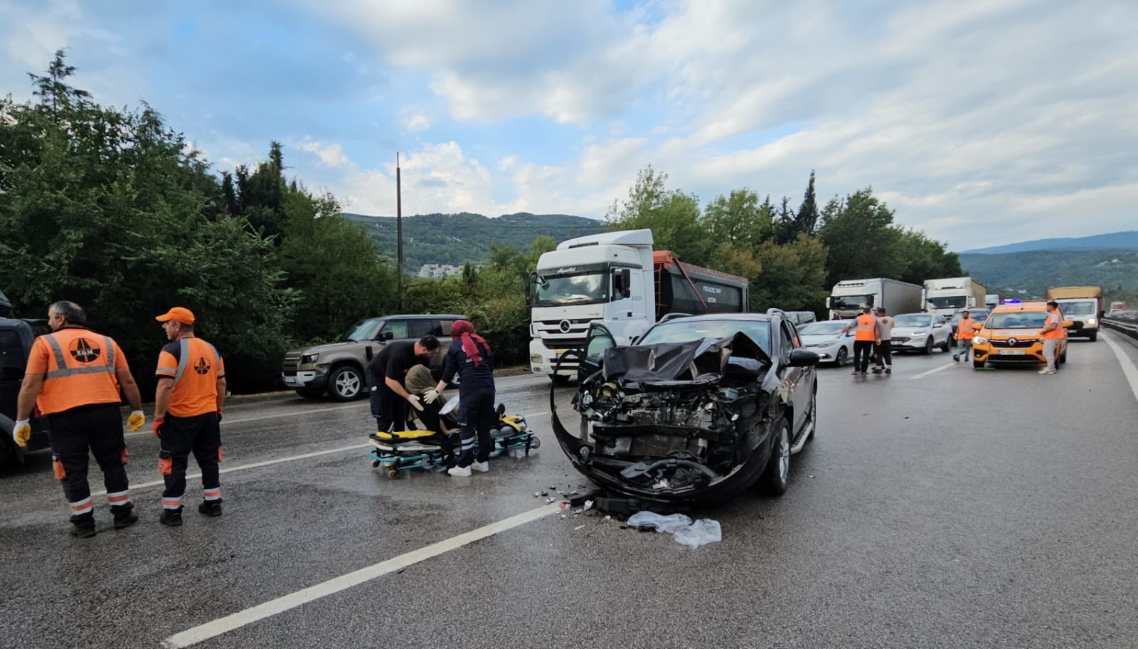 TEM Otoyolu’nda zincirleme kaza: 10 yaralı
