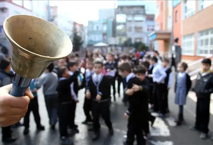 18 milyon öğrenci için dersbaşı: Okullarda 'Bayrak Sevgisi' teması