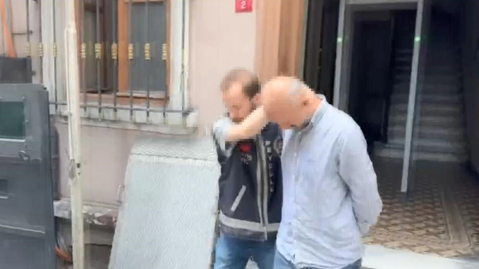 Yer: Beyoğlu! Kediye şiddet uygulayan kişiyi silahla vurdu