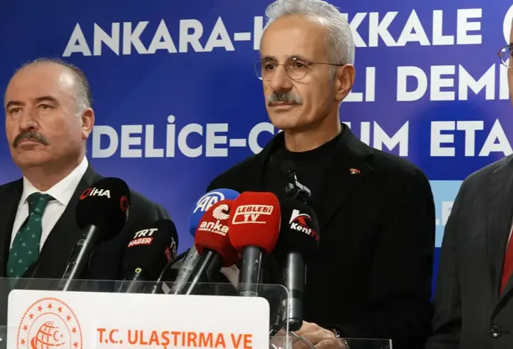 Bakan Uraloğlu’ndan ‘Süper Hızlı Tren’ müjdesi: Süre 80 dakikaya düşüyor