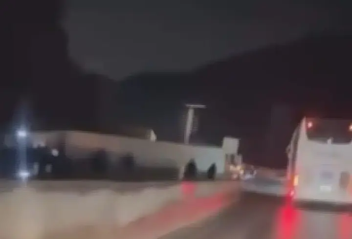 D-650’de 3 TIR’ın çarpıştığı kazada kilometrelerce araç kuyruğu oluştu