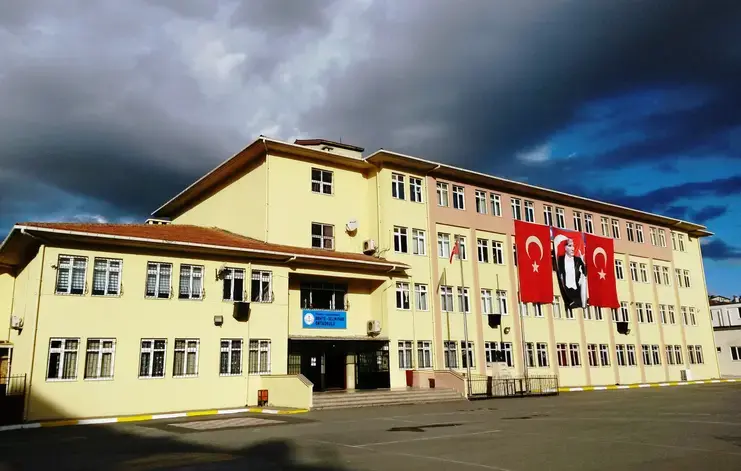 19 Ekim Pazartesi İstanbul Okullar Tatil Mi? İstanbul Valiliği Son Dakika Açıkladı Mı, Yarın Okul Var Mı?
