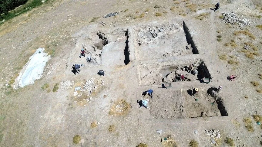 Van'daki İremir Höyüğü'nde 5 bin 500 yıllık geçmişin izleri sürülüyor