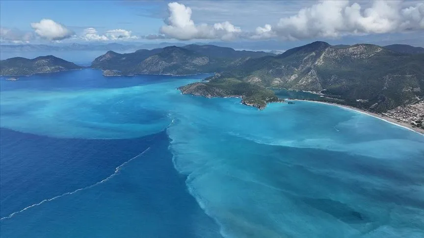 Fethiye'de sağanak sonrası Ölüdeniz turkuaz renge büründü
