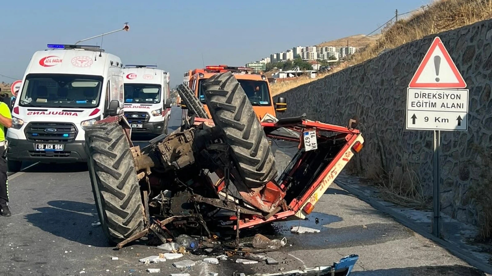 Aydın'da feci kaza: Çekici traktöre arkadan çarptı, 1 kişi hayatını kaybetti
