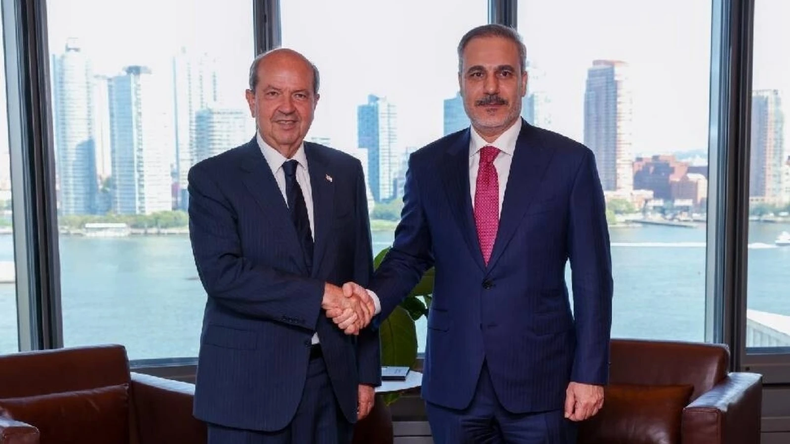 Dışişleri Bakanı Fidan, KKTC Cumhurbaşkanı Tatar ile görüştü 