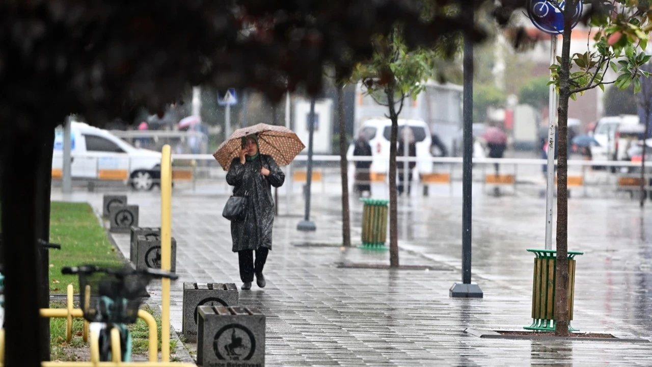 Yeni yağışlı sistem geliyor: Hafta sonu sağanak yolda