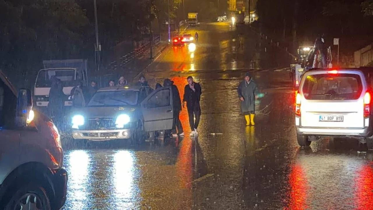 Kocaeli Valiliği'nden ‘Trafiğe Çıkmayın' Uyarısı