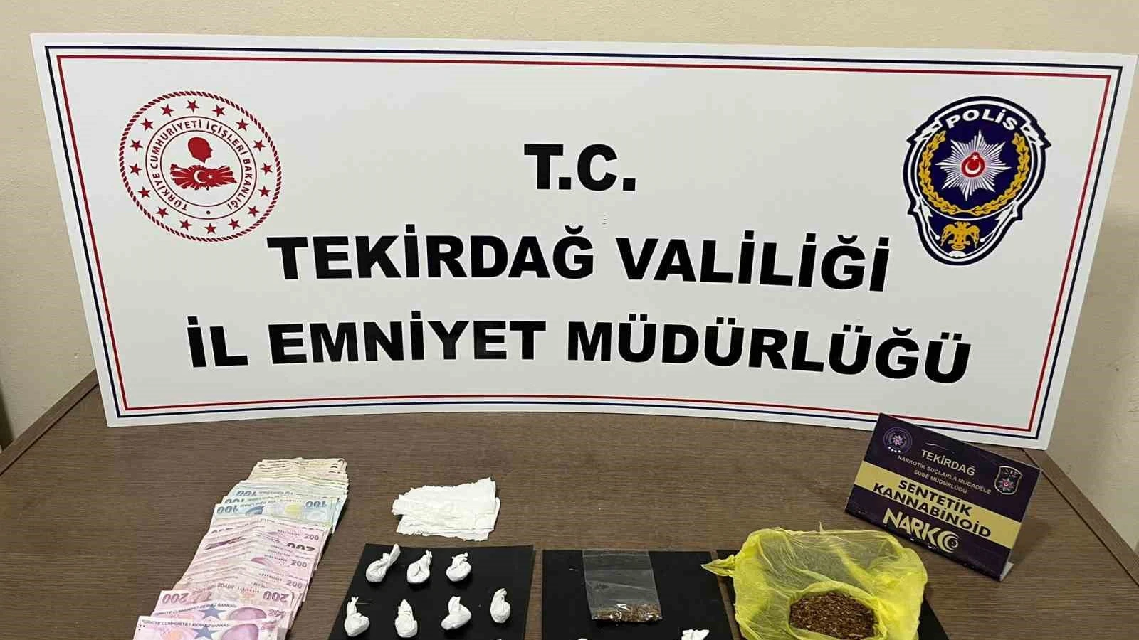Çorlu’da zehir tacirlerine darbe: Bonzai ve para ele geçirildi