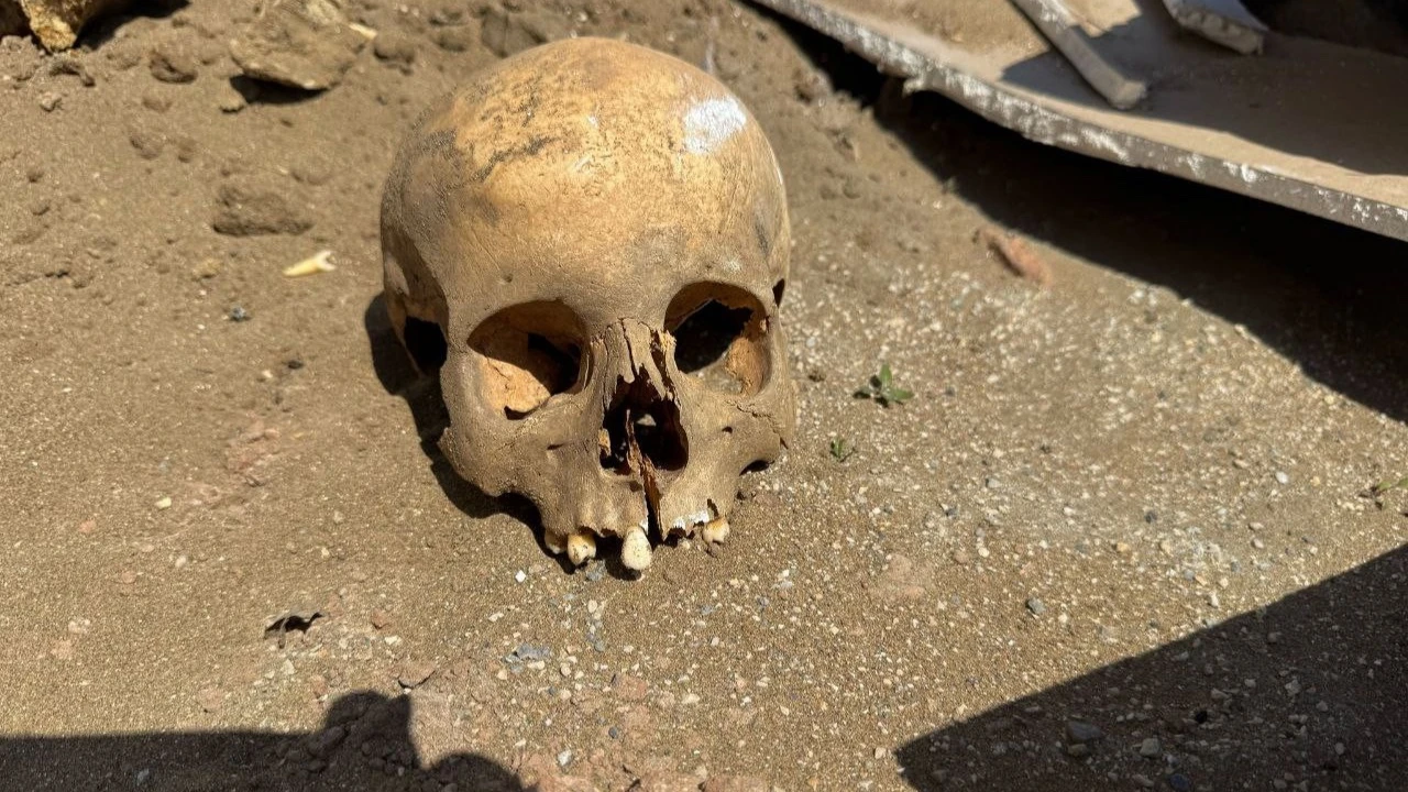 İnşaat işçilerinin bulduğu kafatası ekipleri harekete geçirdi   