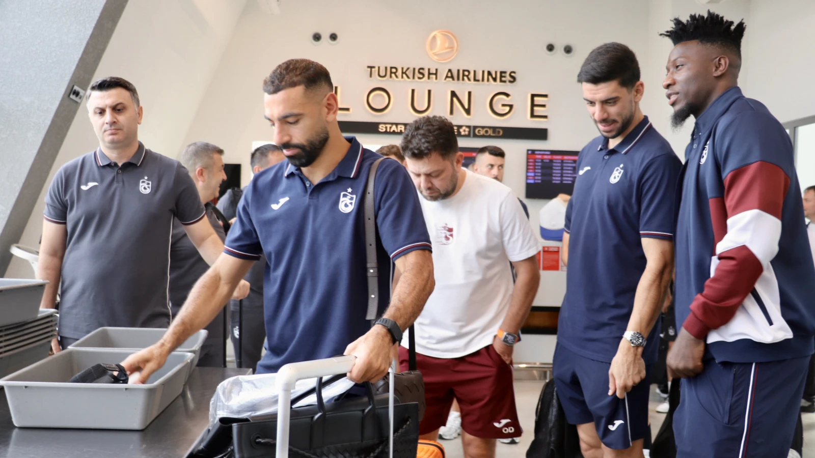 Trabzonspor kafilesine Diyarbakır'da sevgi seli