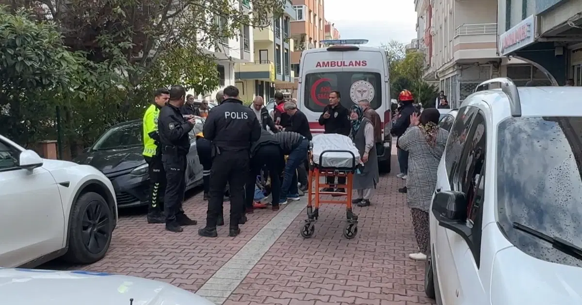 Avcılar'da Yol Verme Tartışması. 3 Kişiye Aracıyla Çarptı, 4 Gözaltı Var