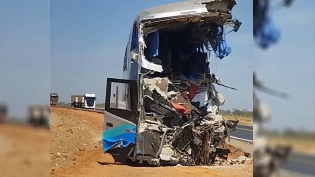 Brezilya'da yolcu otobüsü kamyonla çarpıştı: 11 ölü, 45 yaralı